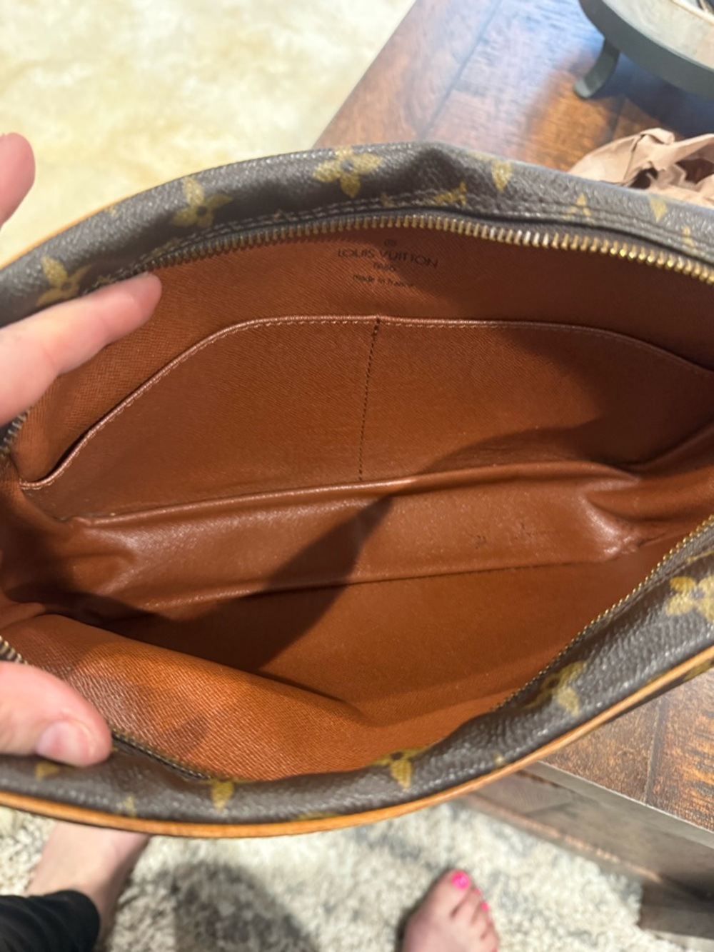 Louis Vuitton Brown Monogram Canvas Bag with Tan Leather Trim - Picture 3 of 12